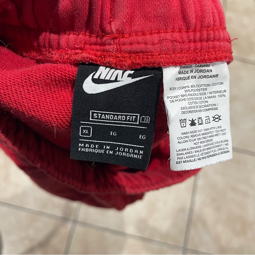 Nike Red Shorts Kids - Size XL (Boys) - Picture 3 of 3